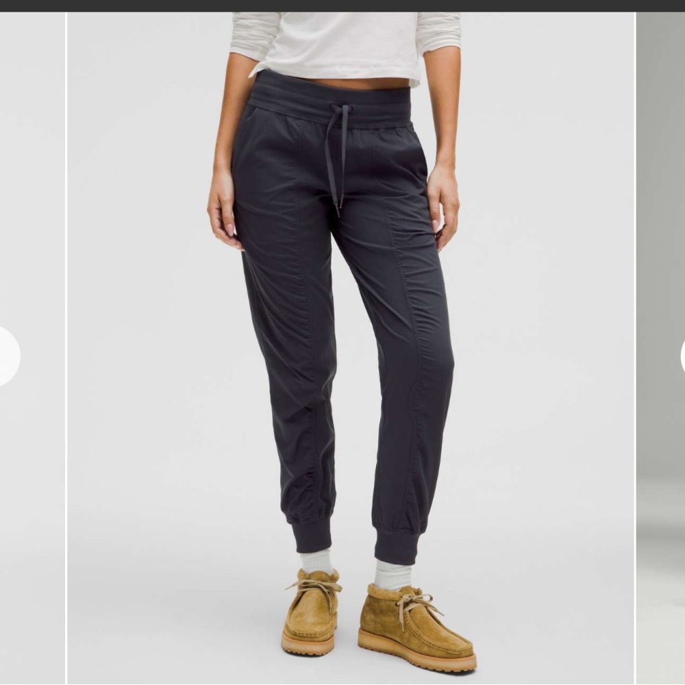 Lululemon- Sz 2- Black- Mid Rise- Dance Studio Joggers- Full Length
